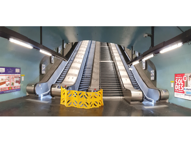 Escaliers mécaniques de la station Nation