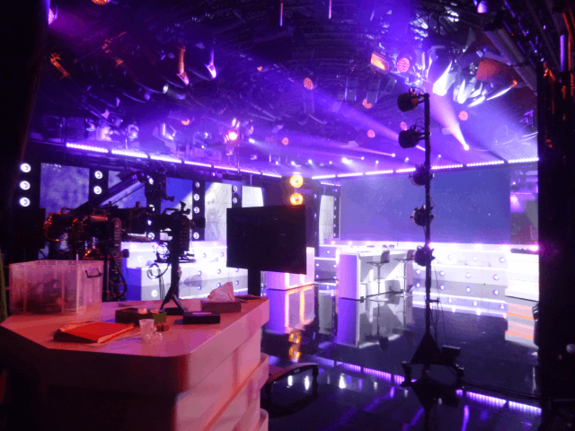 Plateau BFM TV avec eclairage