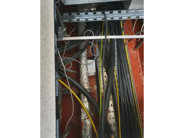 Système de mesure vibratoire en faux-plancher